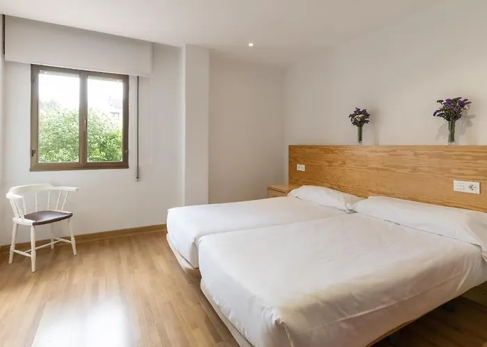 מלון Rosalia De Castro 2*