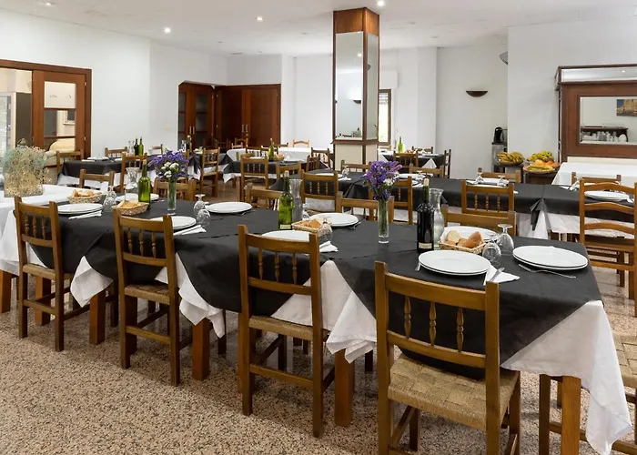 מלון Rosalia De Castro 2*